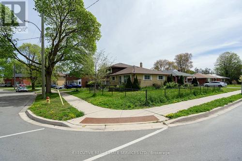 155 Massey Avenue N, Kitchener, ON - Outdoor