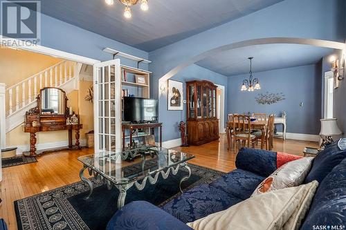 502 10Th Street E, Saskatoon, SK - Indoor Photo Showing Living Room