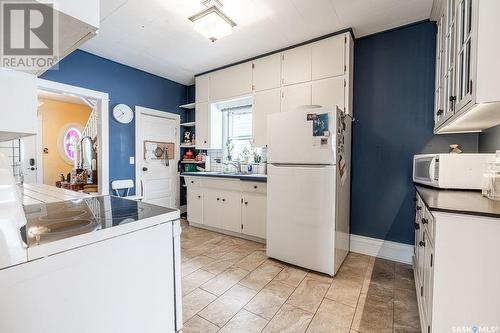 502 10Th Street E, Saskatoon, SK - Indoor Photo Showing Kitchen