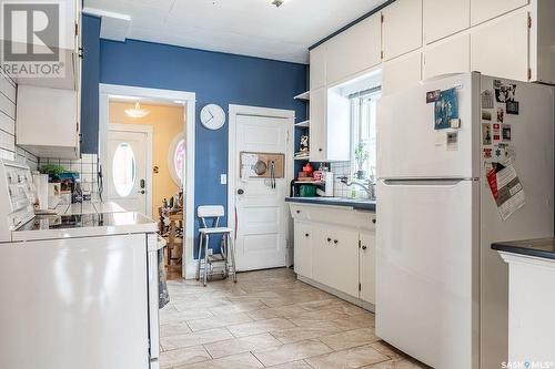 502 10Th Street E, Saskatoon, SK - Indoor Photo Showing Kitchen