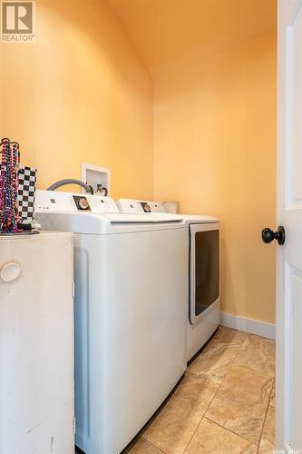 502 10Th Street E, Saskatoon, SK - Indoor Photo Showing Laundry Room