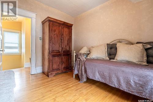 502 10Th Street E, Saskatoon, SK - Indoor Photo Showing Bedroom