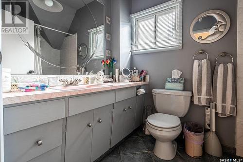 502 10Th Street E, Saskatoon, SK - Indoor Photo Showing Bathroom