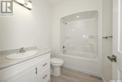 4 2330 Morsky Drive, Estevan, SK - Indoor Photo Showing Bathroom