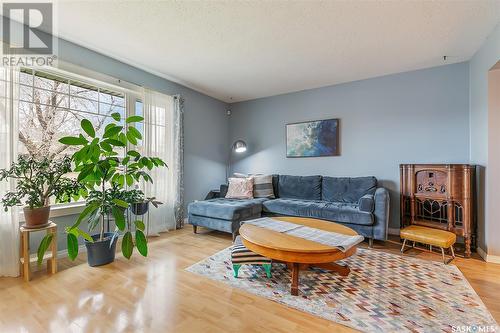 106 Pappas Crescent, Regina, SK - Indoor Photo Showing Living Room