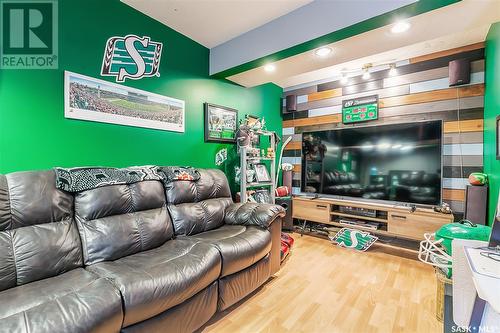 106 Pappas Crescent, Regina, SK - Indoor Photo Showing Living Room