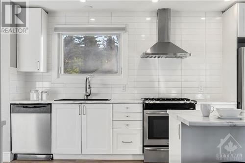 1900 Vista Avenue, Ottawa, ON - Indoor Photo Showing Kitchen With Stainless Steel Kitchen With Upgraded Kitchen