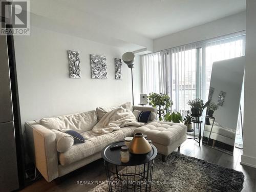 1321 - 585 Bloor Street E, Toronto (North St. James Town), ON - Indoor Photo Showing Living Room