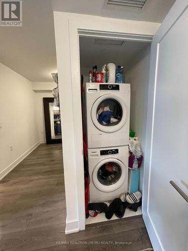 1321 - 585 Bloor Street E, Toronto, ON - Indoor Photo Showing Laundry Room
