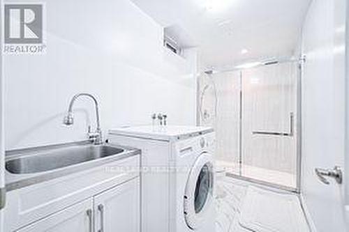 39 Roy Rainey Avenue, Markham, ON - Indoor Photo Showing Laundry Room