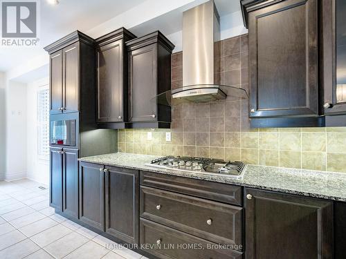 183 Maurier Boulevard, Vaughan, ON - Indoor Photo Showing Kitchen With Upgraded Kitchen
