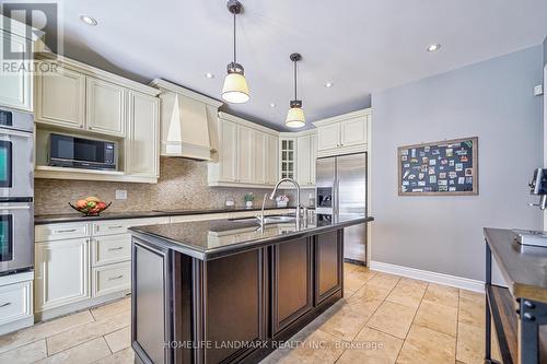 138 Stark Crescent, Vaughan, ON - Indoor Photo Showing Kitchen With Upgraded Kitchen