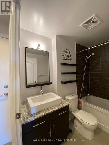 409 - 2756 Old Leslie Street, Toronto, ON - Indoor Photo Showing Bathroom