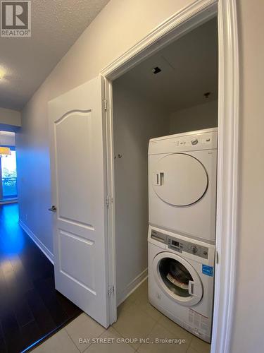 409 - 2756 Old Leslie Street, Toronto, ON - Indoor Photo Showing Laundry Room