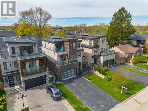 685 Montbeck Crescent, Mississauga, ON - Outdoor With Facade