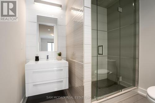 685 Montbeck Crescent, Mississauga, ON - Indoor Photo Showing Bathroom