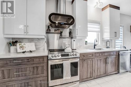 38 Amber Street, Ottawa, ON - Indoor Photo Showing Kitchen With Upgraded Kitchen