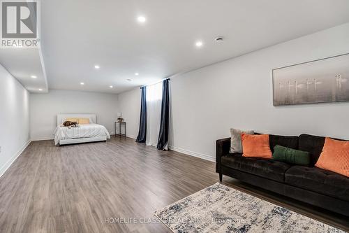 38 Amber Street, Ottawa, ON - Indoor Photo Showing Living Room