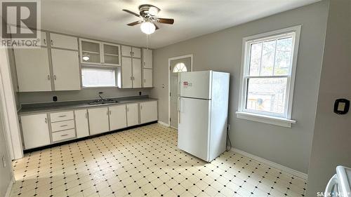 1434 13Th Street W, Prince Albert, SK - Indoor Photo Showing Kitchen With Double Sink