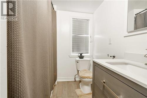 215 Louisa Street, Cornwall, ON - Indoor Photo Showing Bathroom