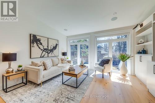 393 Summerhill Avenue, Toronto, ON - Indoor Photo Showing Living Room