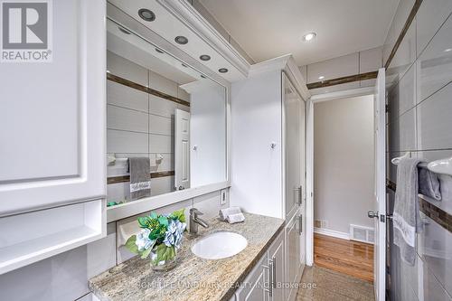 33 Birchard Street, Toronto, ON - Indoor Photo Showing Bathroom