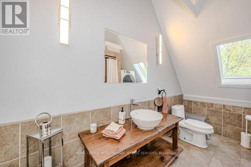 1833* King Road, Burlington, ON - Indoor Photo Showing Bathroom