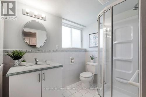 164 Dundas Street E, Hamilton, ON - Indoor Photo Showing Bathroom