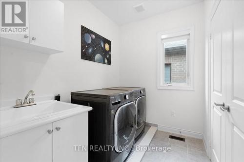 77 Granite Ridge Trail, Hamilton, ON - Indoor Photo Showing Laundry Room