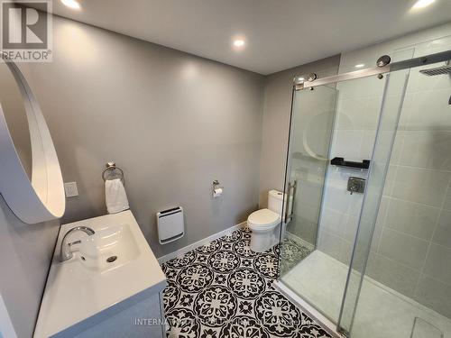 144 Baseline Road, Ottawa, ON - Indoor Photo Showing Bathroom
