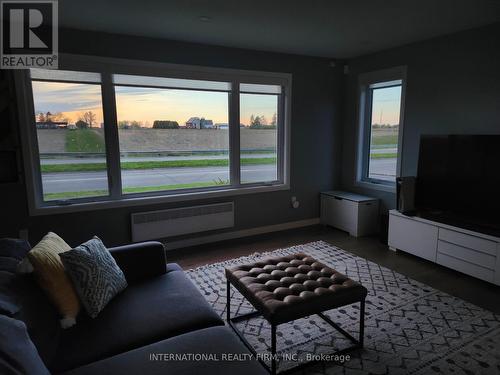 144 Baseline Road, Ottawa, ON - Indoor Photo Showing Living Room