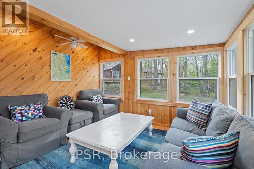281 Stewart Lake Road, Georgian Bay, ON - Indoor Photo Showing Living Room