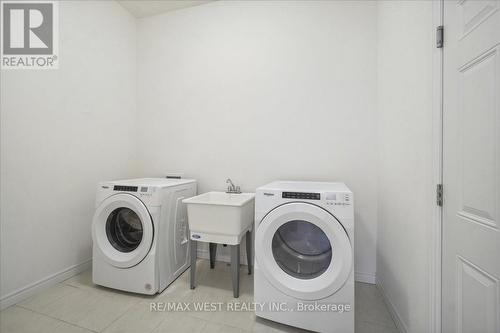 146 Starwood Drive, Guelph, ON - Indoor Photo Showing Laundry Room