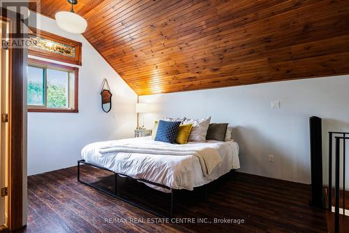 307659 Hockley Road, Mono, ON - Indoor Photo Showing Bedroom