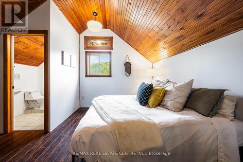 307659 Hockley Road, Mono, ON - Indoor Photo Showing Bedroom