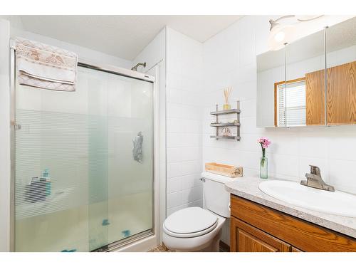 28 - 724 Devon Street, Creston, BC - Indoor Photo Showing Bathroom
