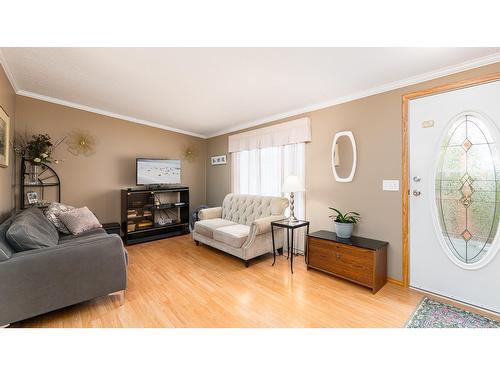 28 - 724 Devon Street, Creston, BC - Indoor Photo Showing Living Room