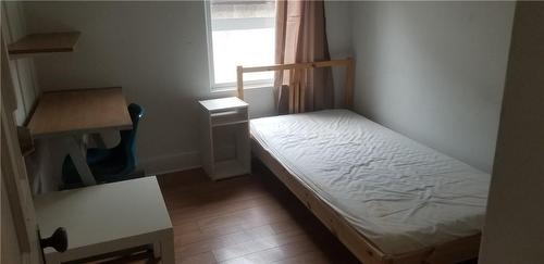 69 Holmes Avenue, Hamilton, ON - Indoor Photo Showing Bedroom