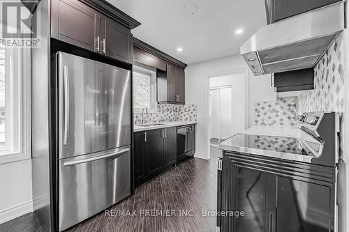 118 Crawforth Street, Whitby, ON - Indoor Photo Showing Kitchen With Upgraded Kitchen