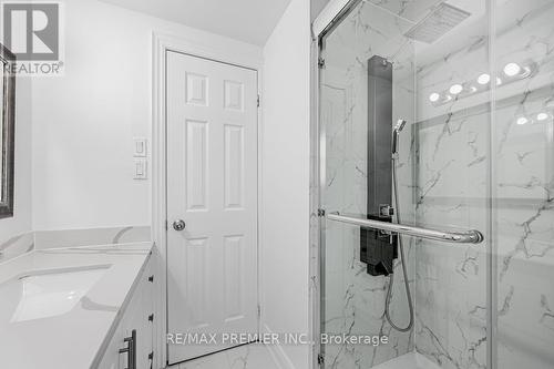 118 Crawforth Street, Whitby, ON - Indoor Photo Showing Bathroom