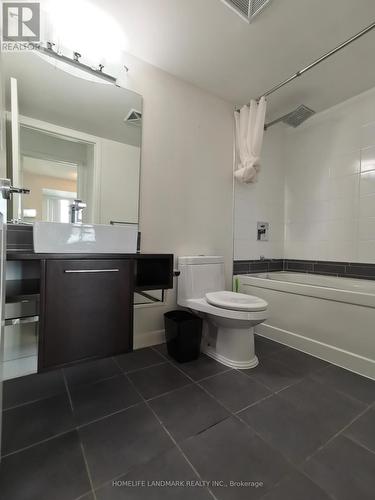 2208 - 25 Town Centre Court, Toronto, ON - Indoor Photo Showing Bathroom