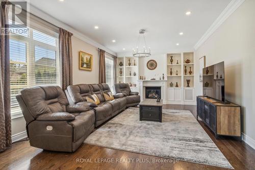 31 Pagean Drive, Richmond Hill, ON - Indoor Photo Showing Living Room With Fireplace