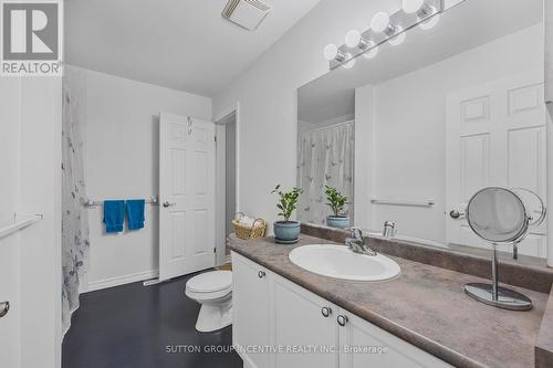 23 Shalom Way, Barrie, ON - Indoor Photo Showing Bathroom