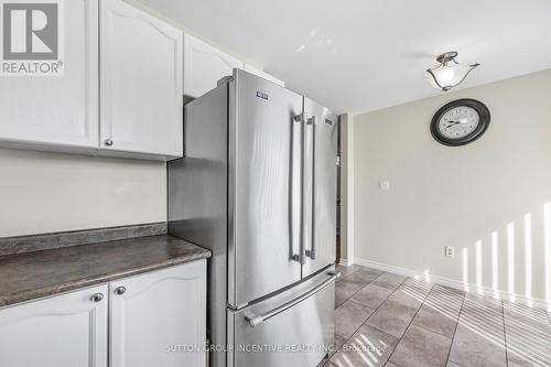 23 Shalom Way, Barrie, ON - Indoor Photo Showing Kitchen
