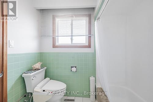 6 Archway Crescent, Toronto, ON - Indoor Photo Showing Bathroom