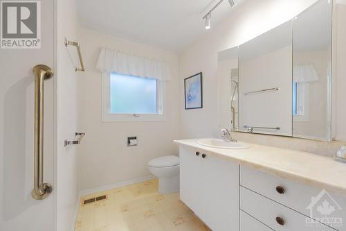 2482 Dwight Crescent, Ottawa, ON - Indoor Photo Showing Bathroom