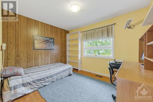 2482 Dwight Crescent, Ottawa, ON - Indoor Photo Showing Bedroom