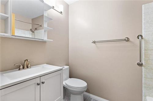 31 Wendon Bay, Winnipeg, MB - Indoor Photo Showing Bathroom