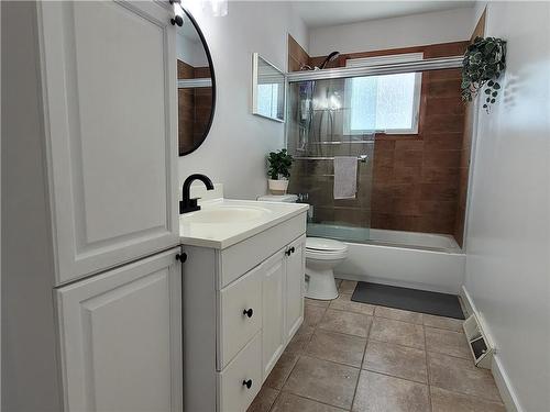 48 18Th Street Sw, Portage La Prairie, MB - Indoor Photo Showing Bathroom