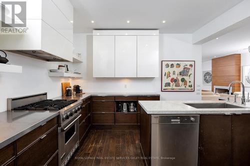 24 St Andrews Gardens, Toronto, ON - Indoor Photo Showing Kitchen